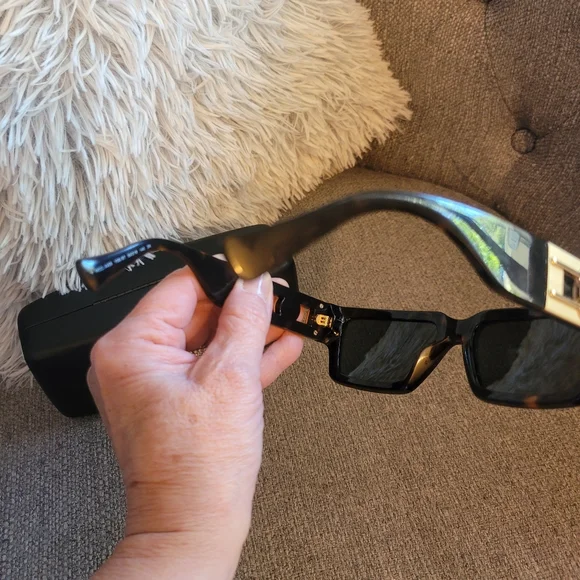 Versace sunglasses, Brand New without tags sunglasses, authentic - Picture 12 of 15